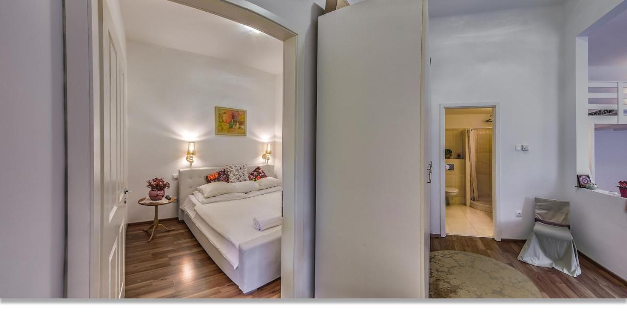 Julia'S Home Budapest Bagian luar foto